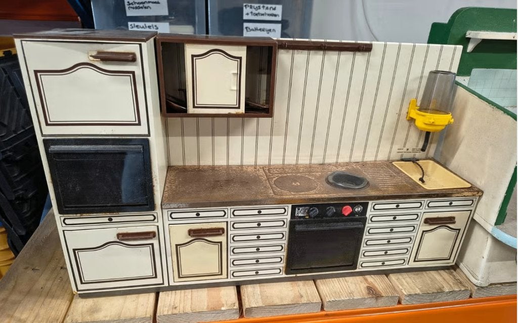 blikken keukentje en houten keuken poppenhuis delen, Ophalen, Gebruikt, Gebruiksvoorwerp, .