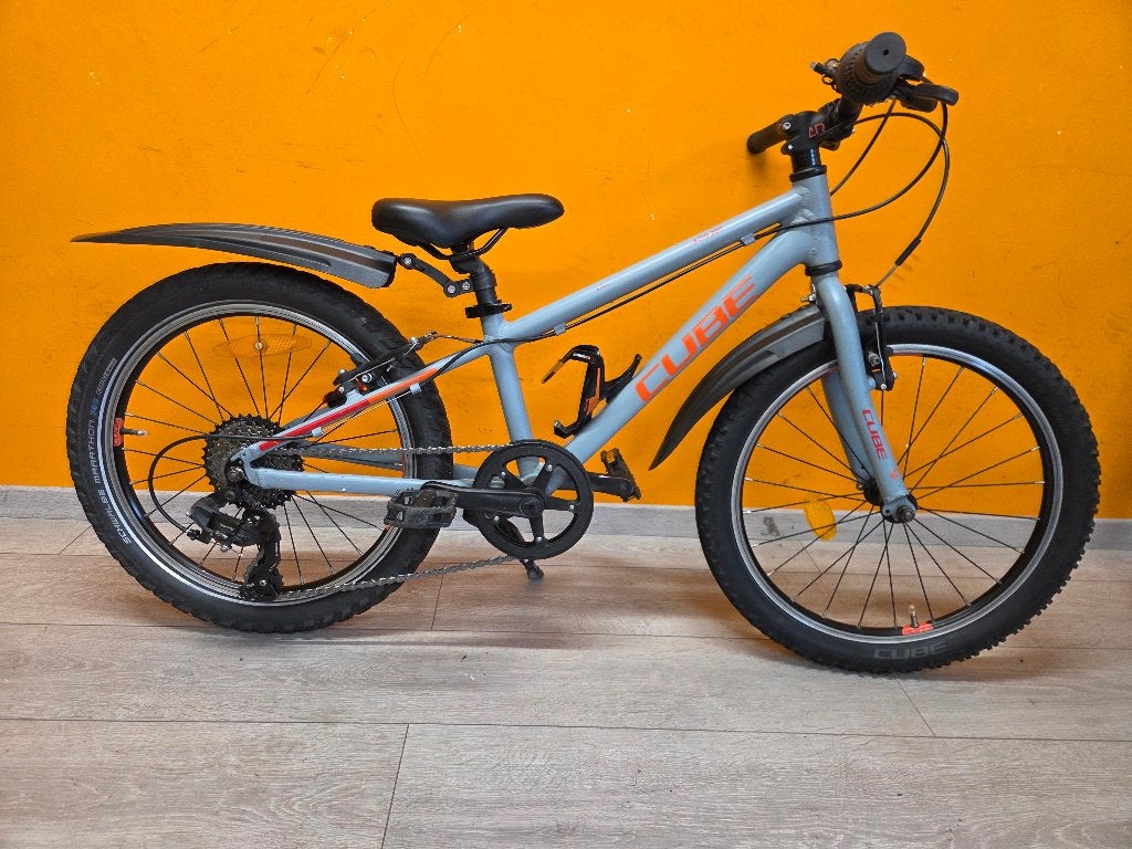 Cube 200 Acid Race 20 inch, Ophalen, Gebruikt, 20 inch of meer