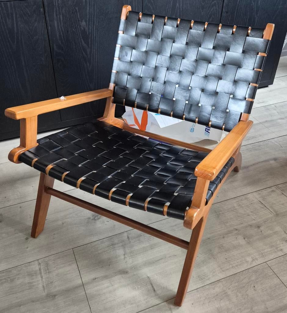 Design stoel met zwart gevlochten leer en houten frame, Huis en Inrichting, Ophalen, Zwart, Modern, Scandinavisch, Design, Zo goed als nieuw