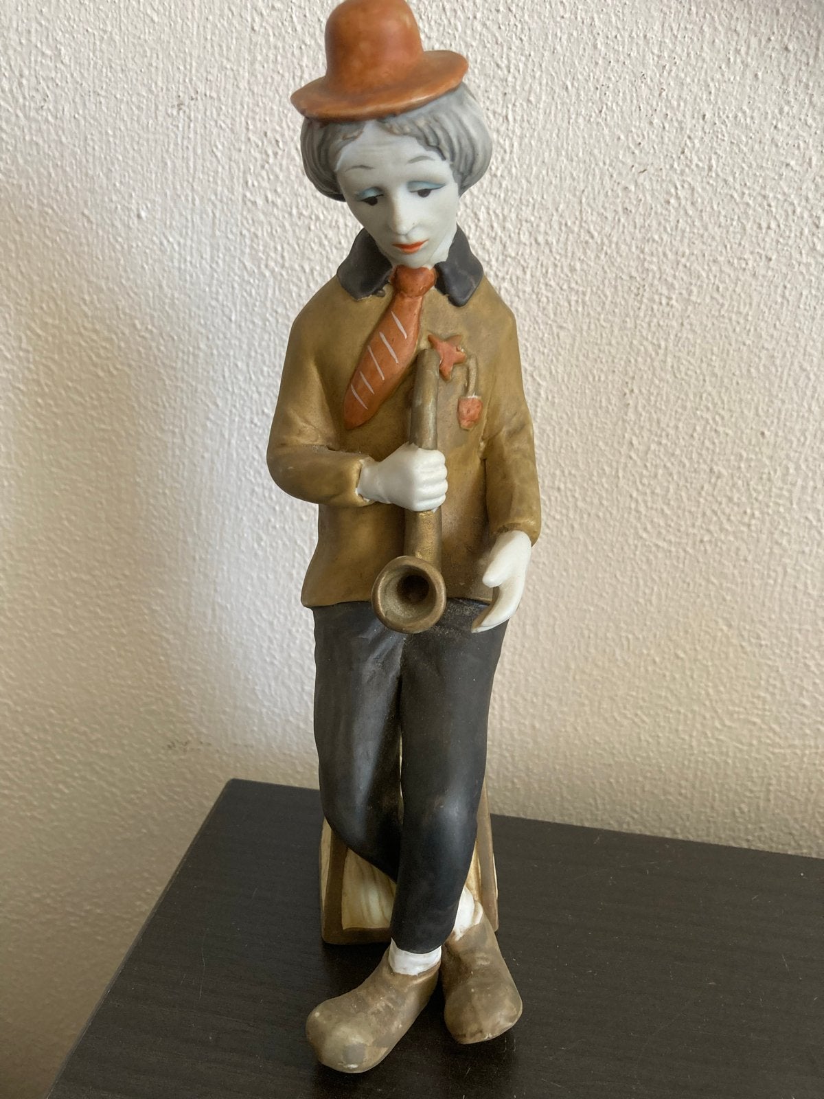 Lladro “Sad Sax” Clown Beeld - Francisco Polope - 22cm, Ophalen of Verzenden, Steen of Keramiek, Beeld, Meerkleurig