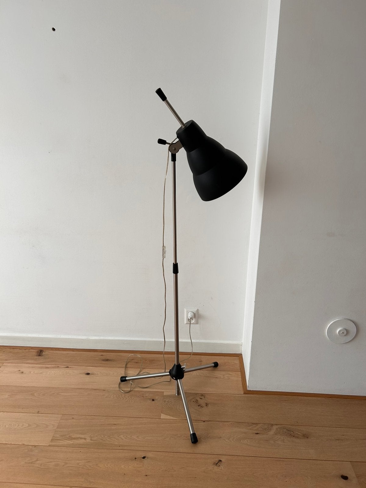 Verstelbare Staanlamp met Zwarte Kap, Ophalen, Gebruikt, E27 (groot), Metaal