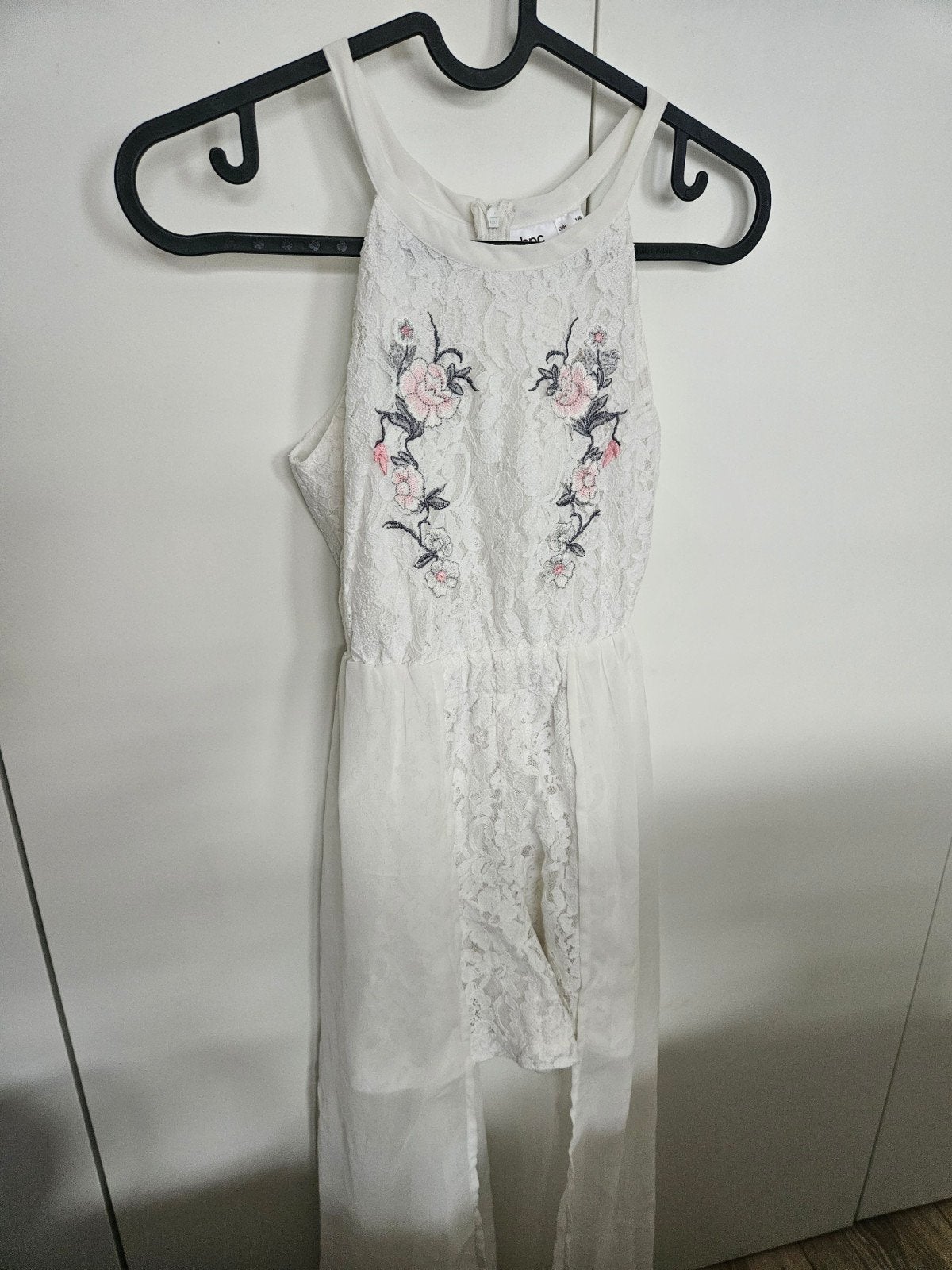 Witte kanten jumpsuit met bloemenborduursel mt 146, Meisje, Ophalen of Verzenden, Zo goed als nieuw, Jurk of Rok