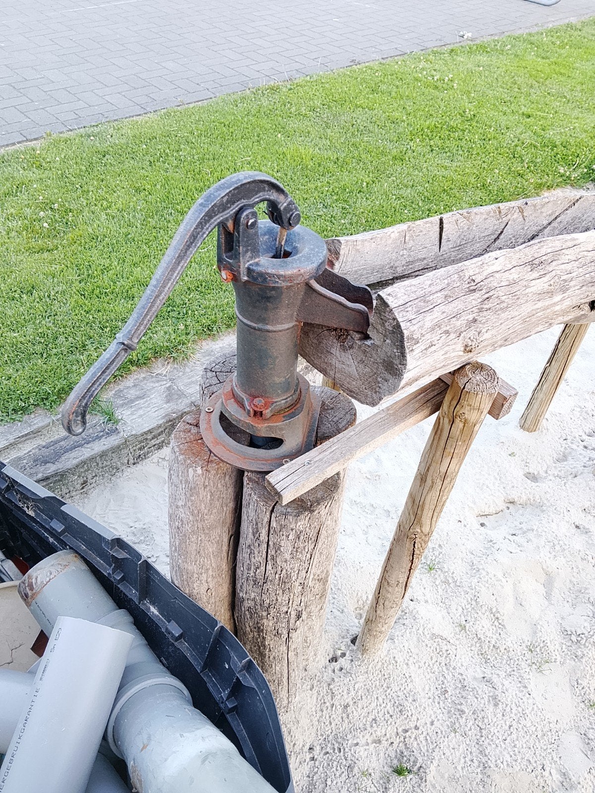 Antieke handwaterpomp - Decoratief en functioneel, Tuin en Terras, Ophalen, Gebruikt, Handmatig, Bronpomp