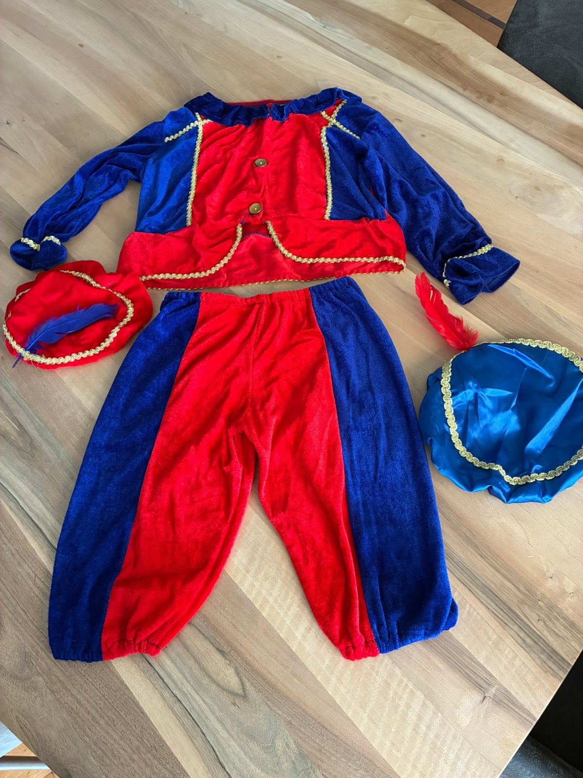Pietenpak blauw/rood maat 6-8 (kleuters) met 2 mutsen, Ophalen of Verzenden, Zo goed als nieuw