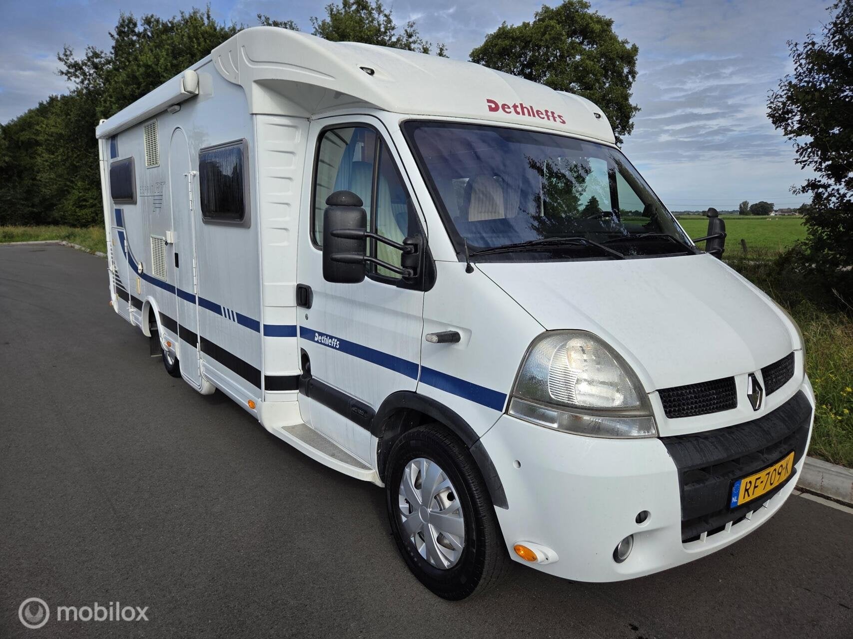 Dethleffs RT 6614 2006 ☆Enkele bedden- 3 Zonnepanelen ☆, Caravans en Kamperen, 6 tot 7 meter, Bedrijf, Afzuigkap, Half-integraal