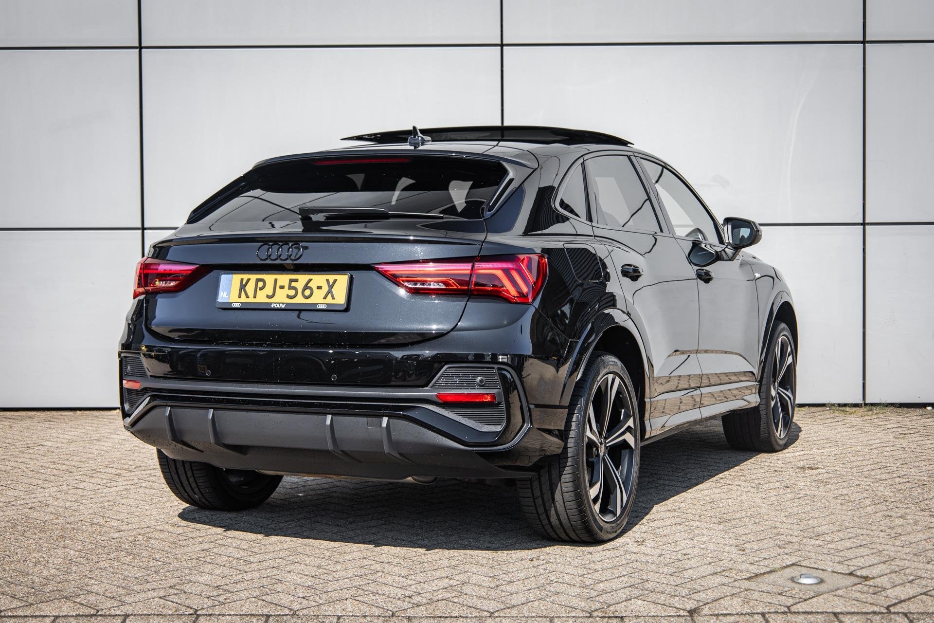 Audi Q3 Sportback 45 TFSIe 245pk S Edition | SoH 96% | Panor, Auto's, Gebruikt, Automatische klimaatregeling, Leder en Stof, Zwart