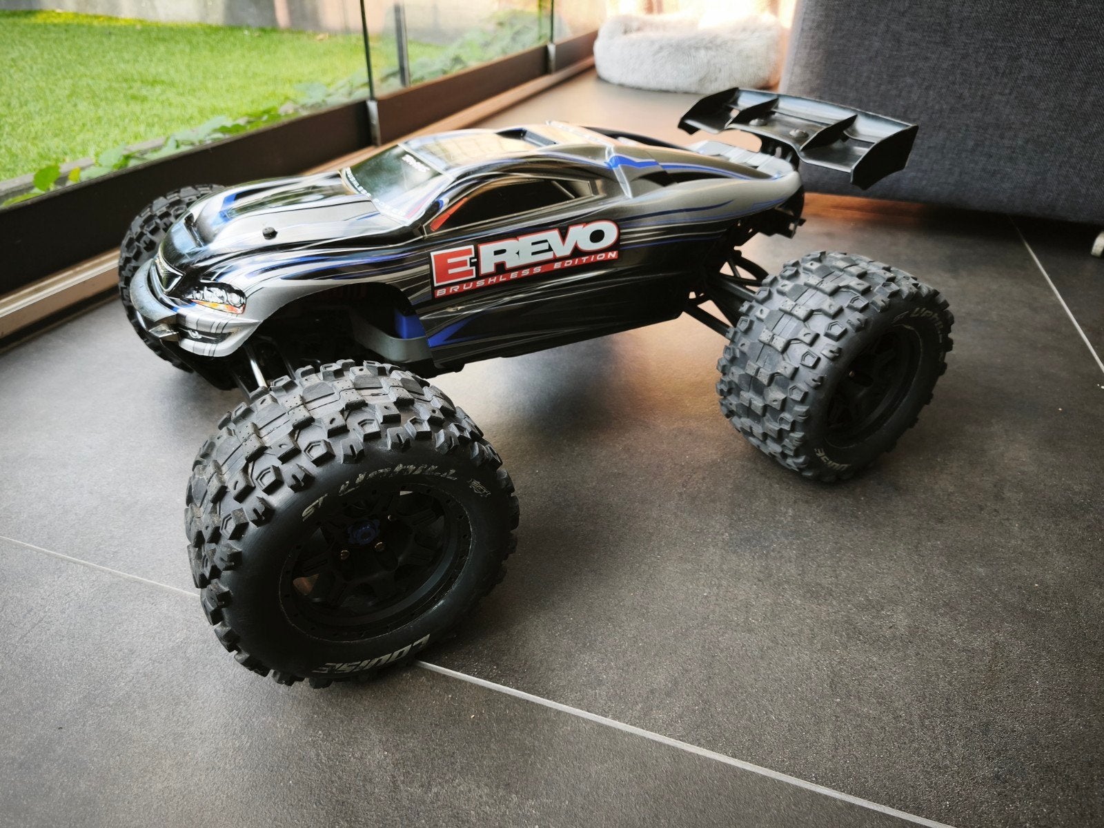 Traxxas E-Revo Mamba Monster 6S, Elektro, Gebruikt, Auto offroad, Ophalen of Verzenden