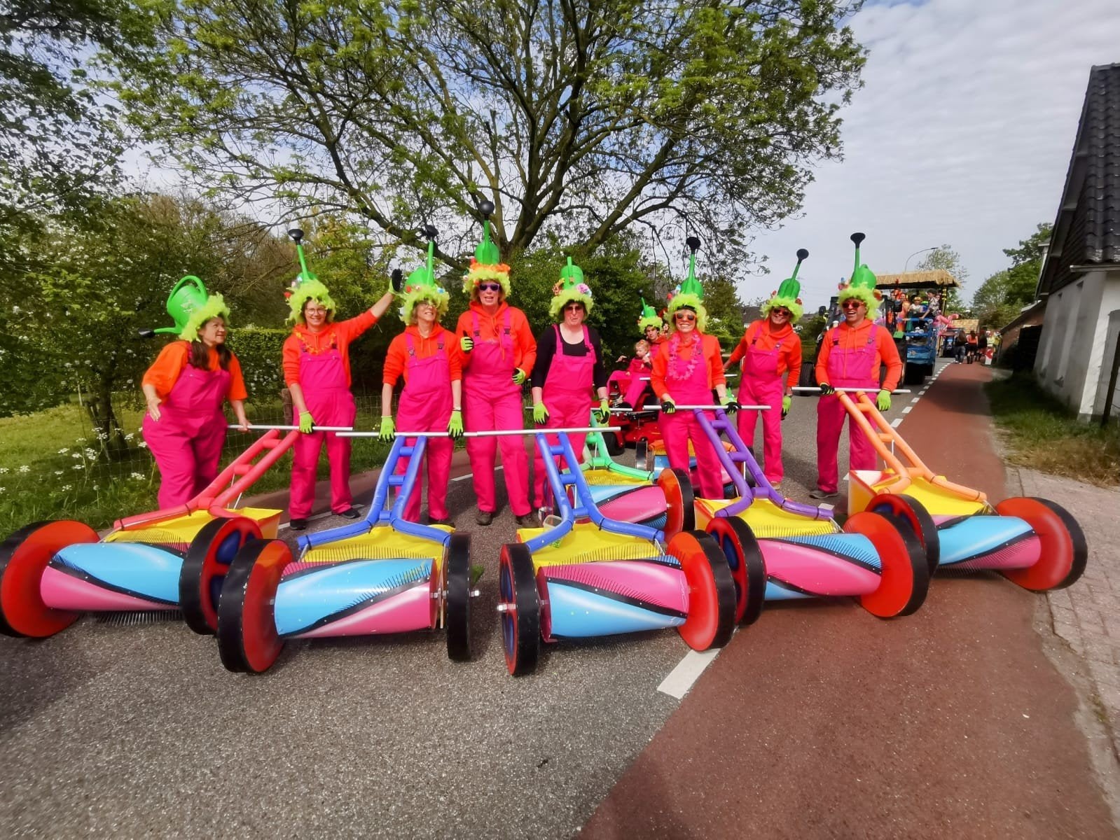 Loopgroep carnaval grasmaaiers hovenier tuinman tuinvrouw, Ophalen, Overige maten