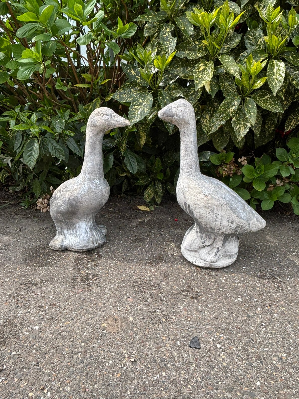 2 betonnen tuinbeelden ganzen, Ophalen of Verzenden, Zo goed als nieuw
