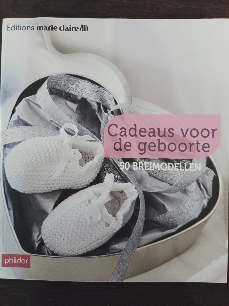 Cadeaus voor de geboorte  50 breimodellen  Phildar, Breien en Haken, Éditions marie claire / Phildar, Ophalen of Verzenden, Zo goed als nieuw