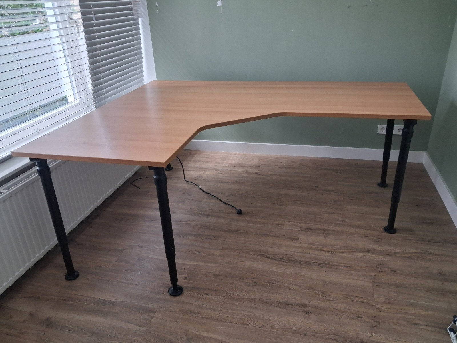 Mooi hoekbureau 200x160cm met verstelbare poten, Huis en Inrichting, Bureaus, Ophalen, In hoogte verstelbaar, Gebruikt, Hoekbureau