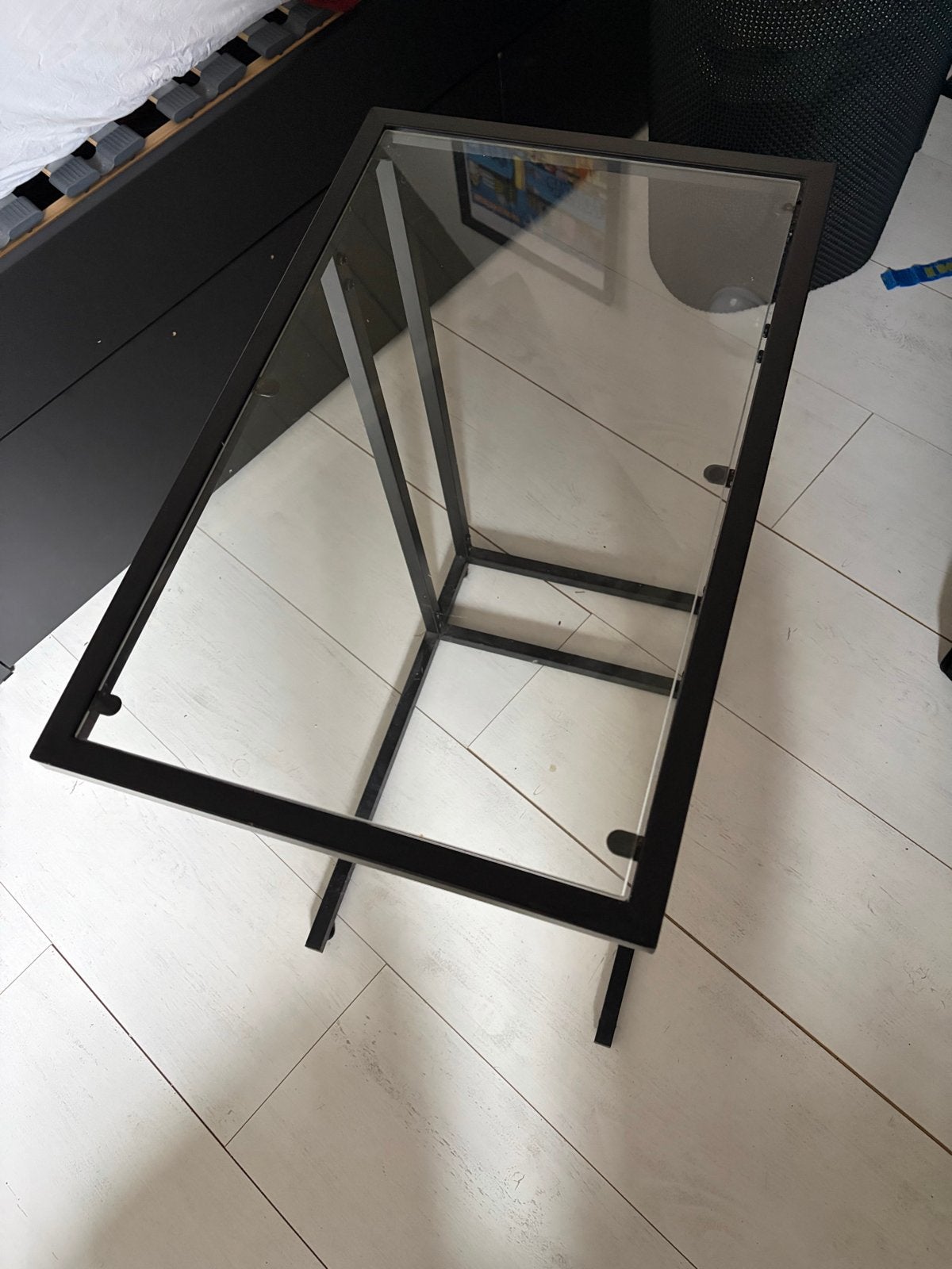 Ikea VITASJÖ bijzettafel / laptoptafel - Zwart/Glas, 60 cm of meer, Rechthoekig, 55 tot 75 cm, Ophalen of Verzenden