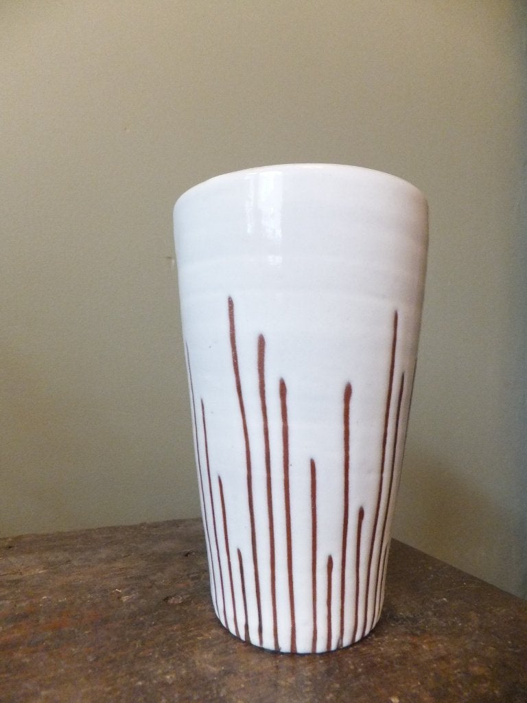 vintage jaren 60 vaas sgrafitto wit rood aardewerk Haemstede, Ophalen