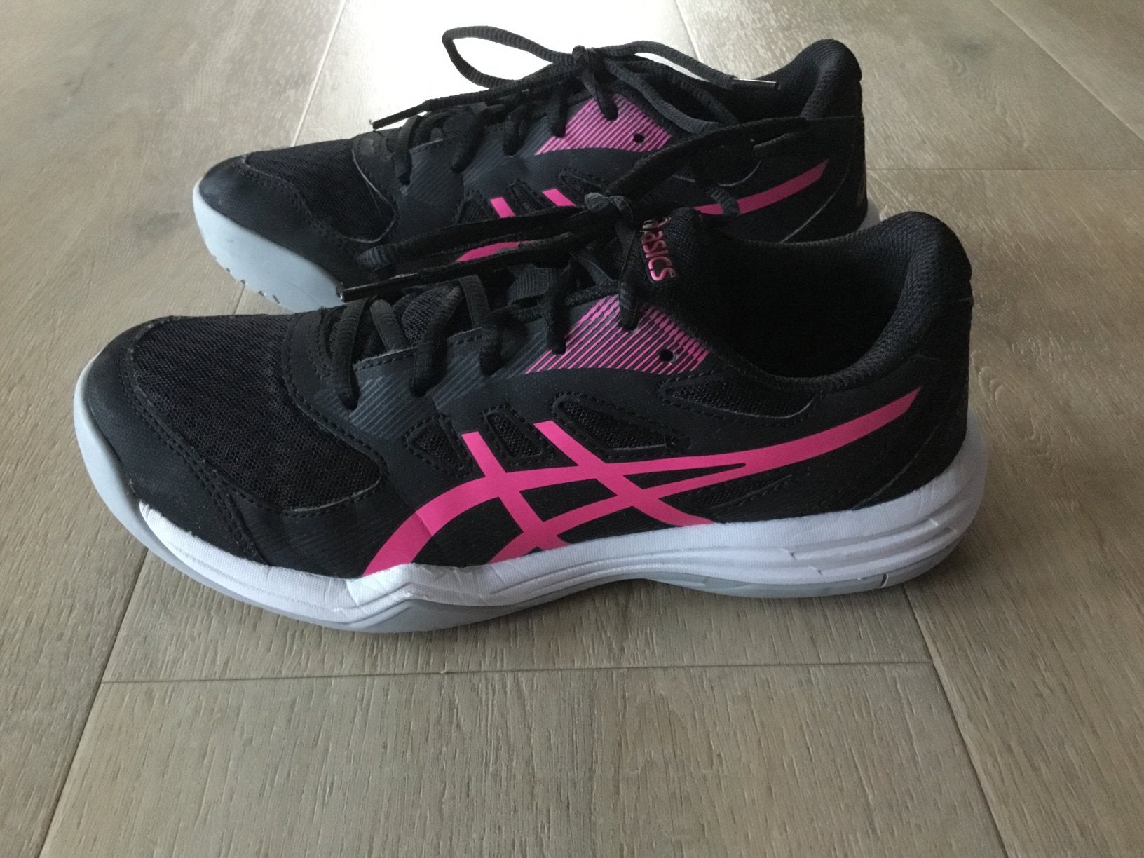 Asics zaalschoenen maat 39, Hardloopschoenen, Ophalen of Verzenden, Zo goed als nieuw, Overige sporten