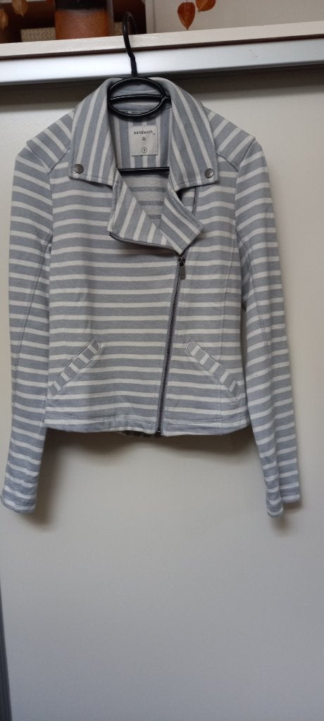 Vest/jasje, Sandwich lichtgrijs/creme, mt S, Kleding | Dames, Truien en Vesten, Nieuw, Ophalen of Verzenden, Maat 36 (S), Grijs
