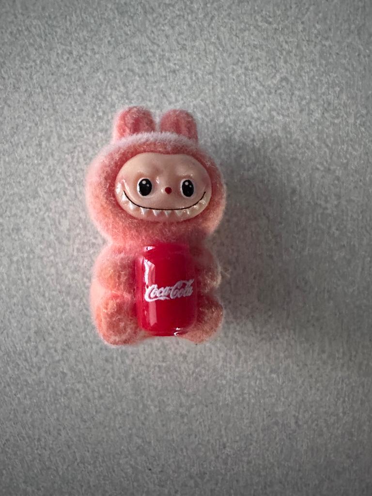 Labubu mini Coca Cola, Ophalen of Verzenden, Zo goed als nieuw