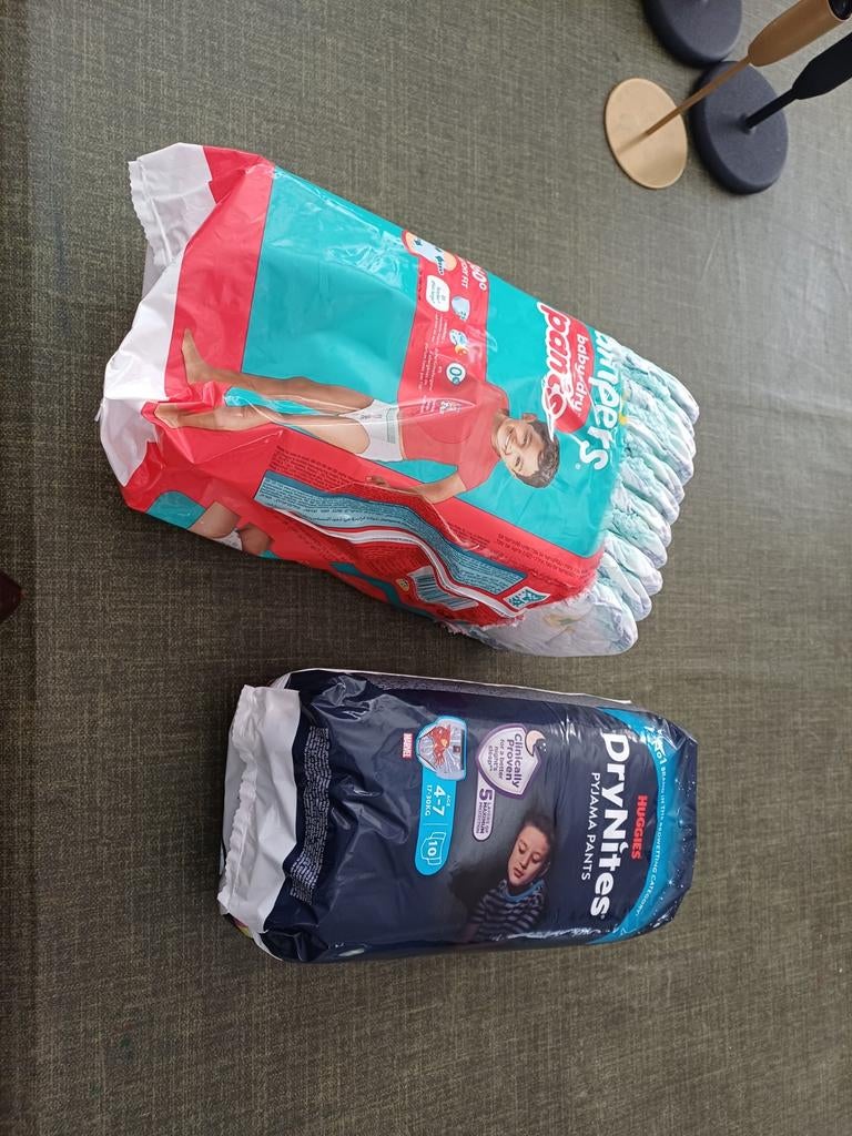 Pampers maat 8 en Huggies DryNites 4-7 jaar, Ophalen
