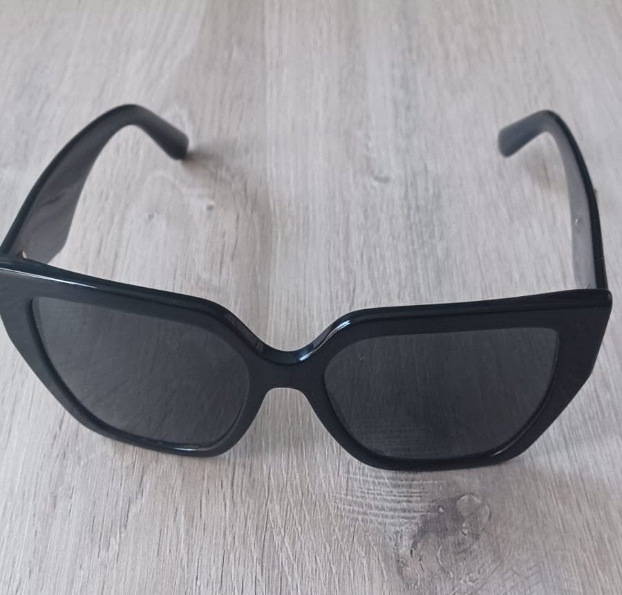 Zwarte dames zonnebril Dolce & Gabbana, Sieraden, Tassen en Uiterlijk, Zonnebril, Zwart, Ophalen of Verzenden, Zo goed als nieuw