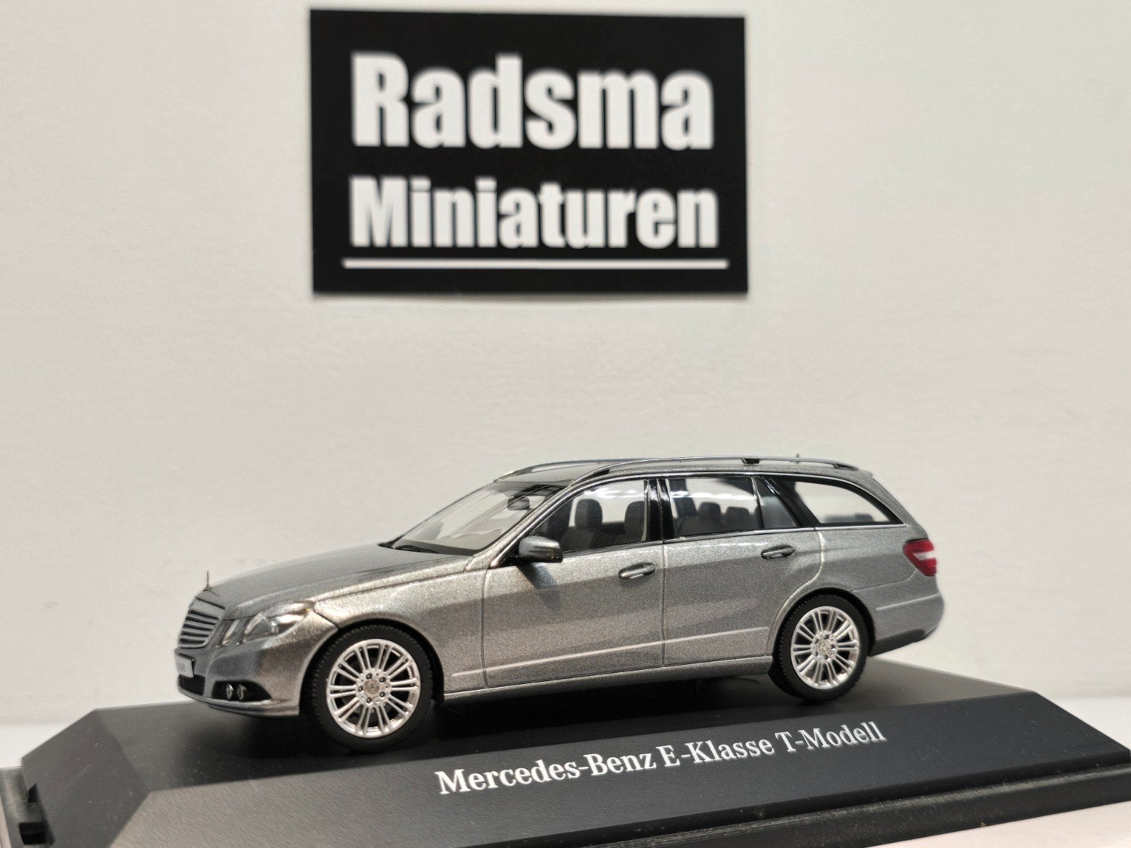 Mercedes-Benz E-Klasse Combi W212 - Silver - 1:43 Schuco, Hobby en Vrije tijd, Modelauto's | 1:43, Auto, Ophalen of Verzenden