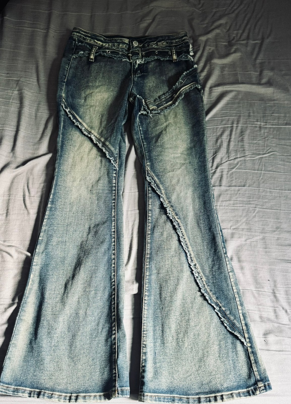 Y2k low waist flare pants with straps (leg + waist), Kleding | Dames, Spijkerbroeken en Jeans, Ophalen of Verzenden, Zo goed als nieuw