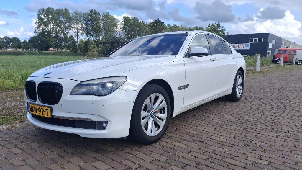 HANDIGE AUTO LIEFHEBBER OPGELED!!, Auto's, Automaat, Achterwielaandrijving, 4395 cc, Wit