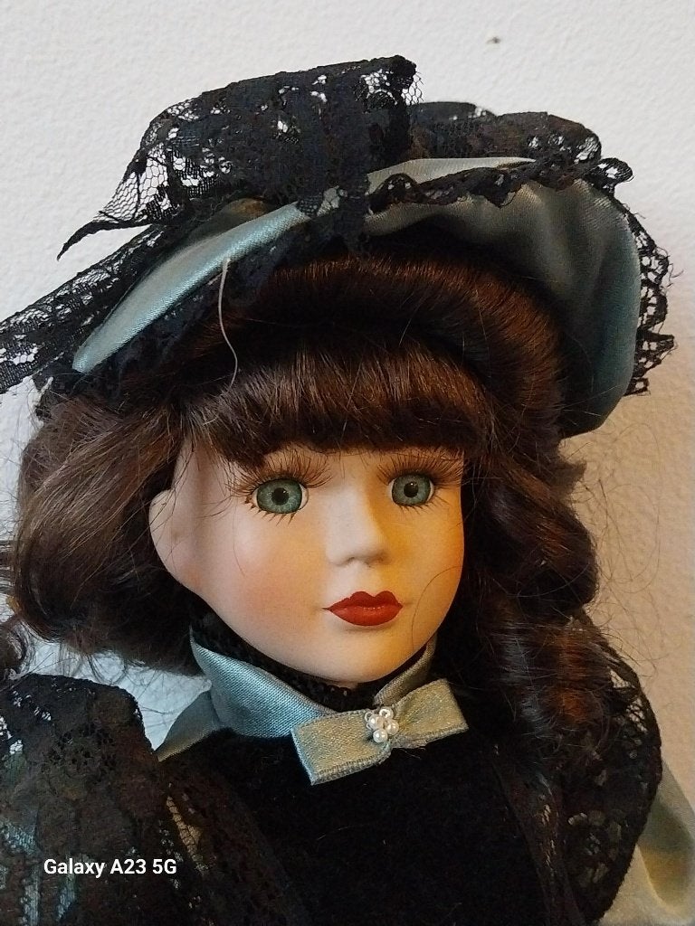 Porseleinen verzamelpop 50 cm Victoriaanse jurk standaard, Ophalen of Verzenden, Zo goed als nieuw, Pop