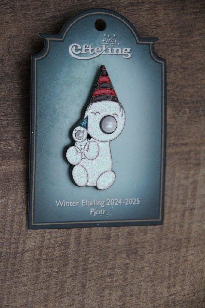 efteling pin  winter pin 2024 / 2025 pjotr, Ophalen of Verzenden, Zo goed als nieuw, Button of Speldje