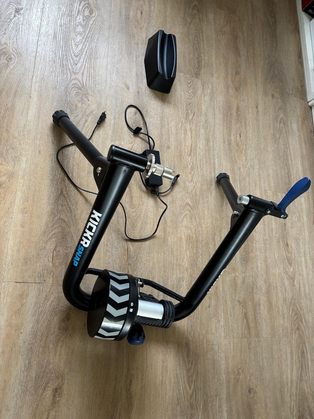 Wahoo Kickr Snap fietstrainer met Focus Fitness mat, Sport en Fitness, Ophalen, Zo goed als nieuw, Benen, Overige typen