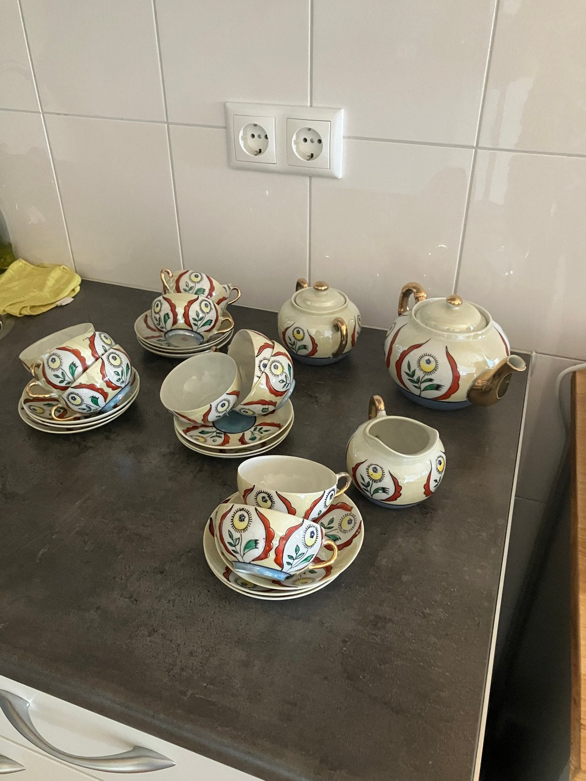 Vintage theeservies met bloemmotief en gouden accenten, Ophalen