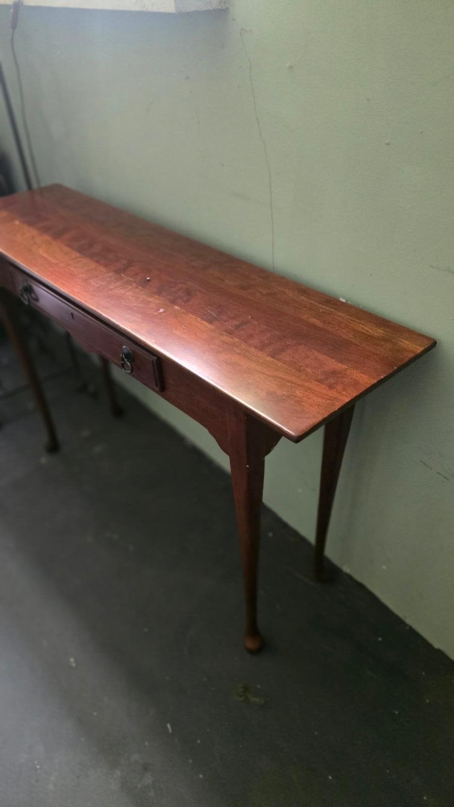 Klassieke houten sidetable met lade, Ophalen