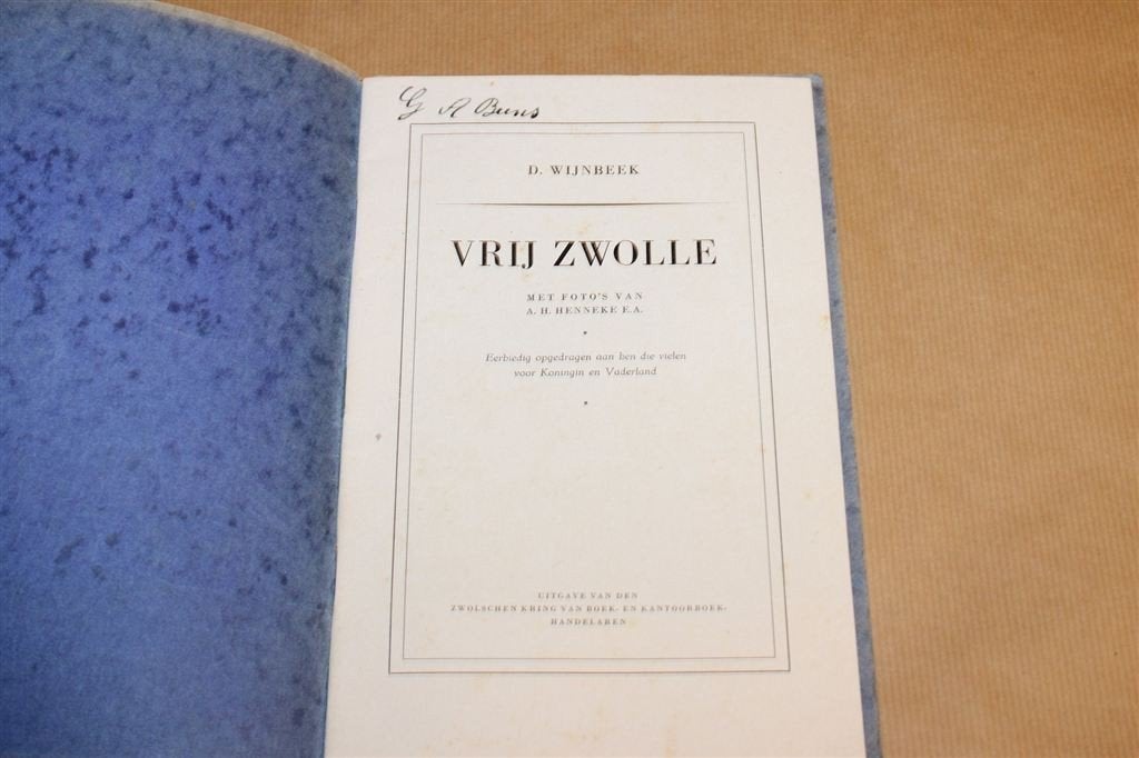 Vrij Zwolle — Bevrijding & Herdenking WOII 1945, Boeken, Ophalen of Verzenden, Gelezen