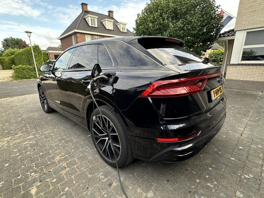 Audi Q8 55 Tfsi e Quattro S line 381pk Tiptronic 2021 Zwart, Auto's, Automaat, Lichtsensor, 2995 cc, Q8
