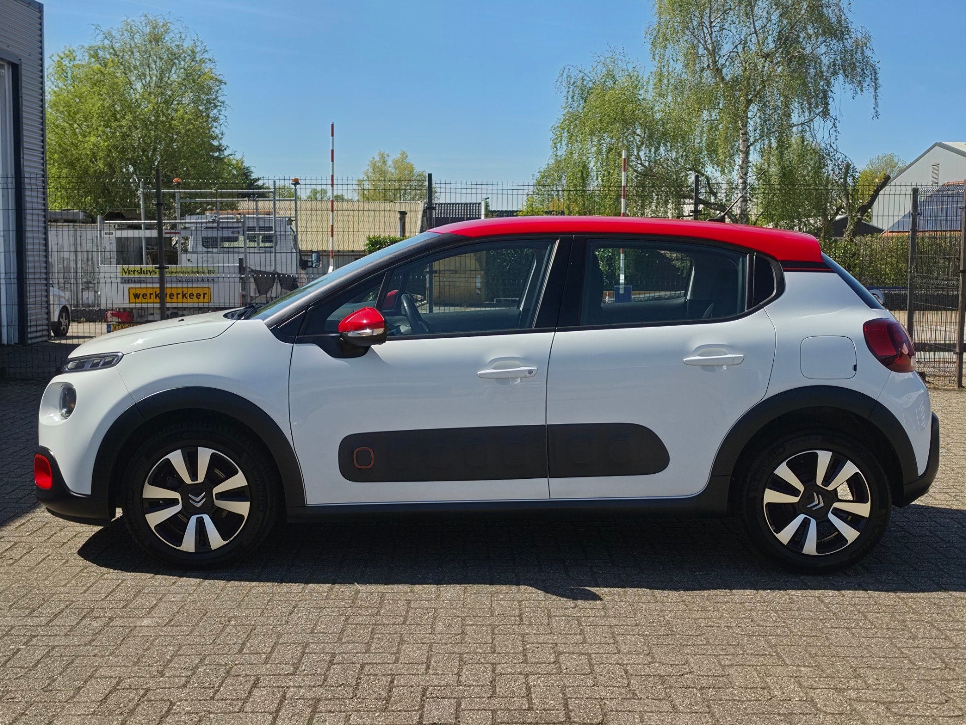 Foto 2 van Citroen C3 1.2 PureTech Shine New D-Riem Camera Carplay Stoe