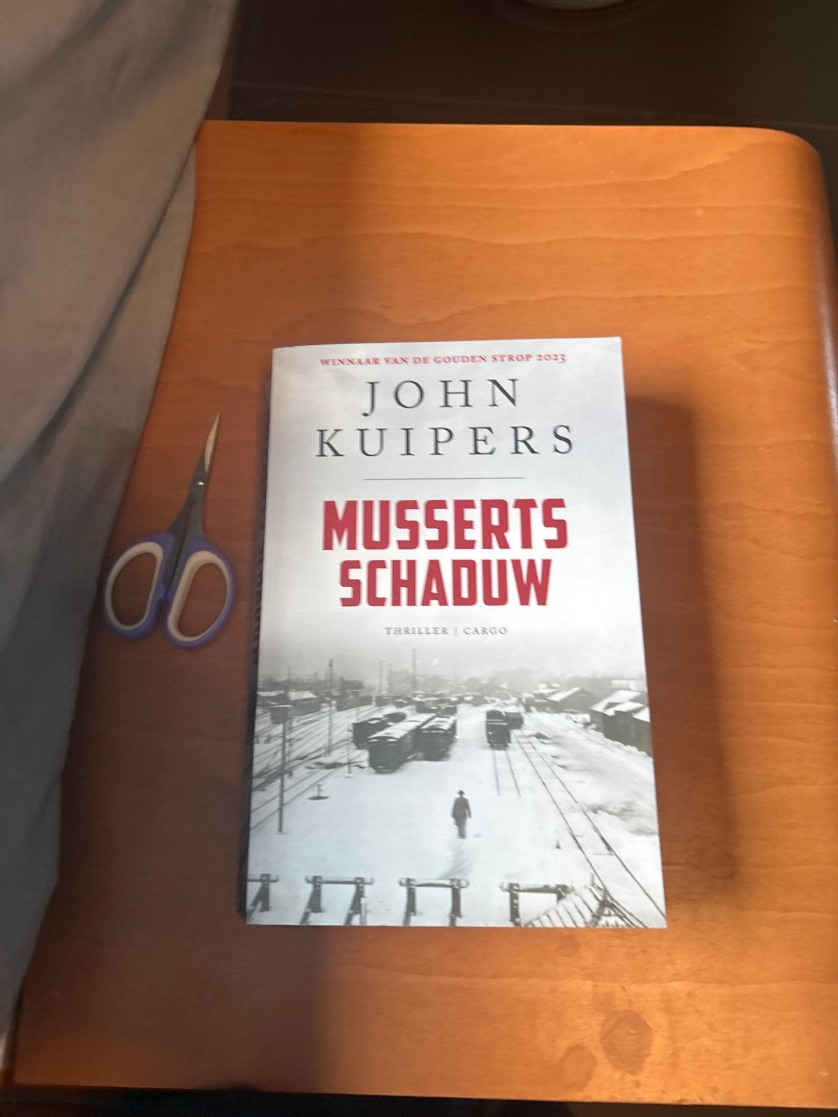 Musserts Schaduw - John Kuipers (Thriller), Boeken, Ophalen of Verzenden, Zo goed als nieuw, Nederland