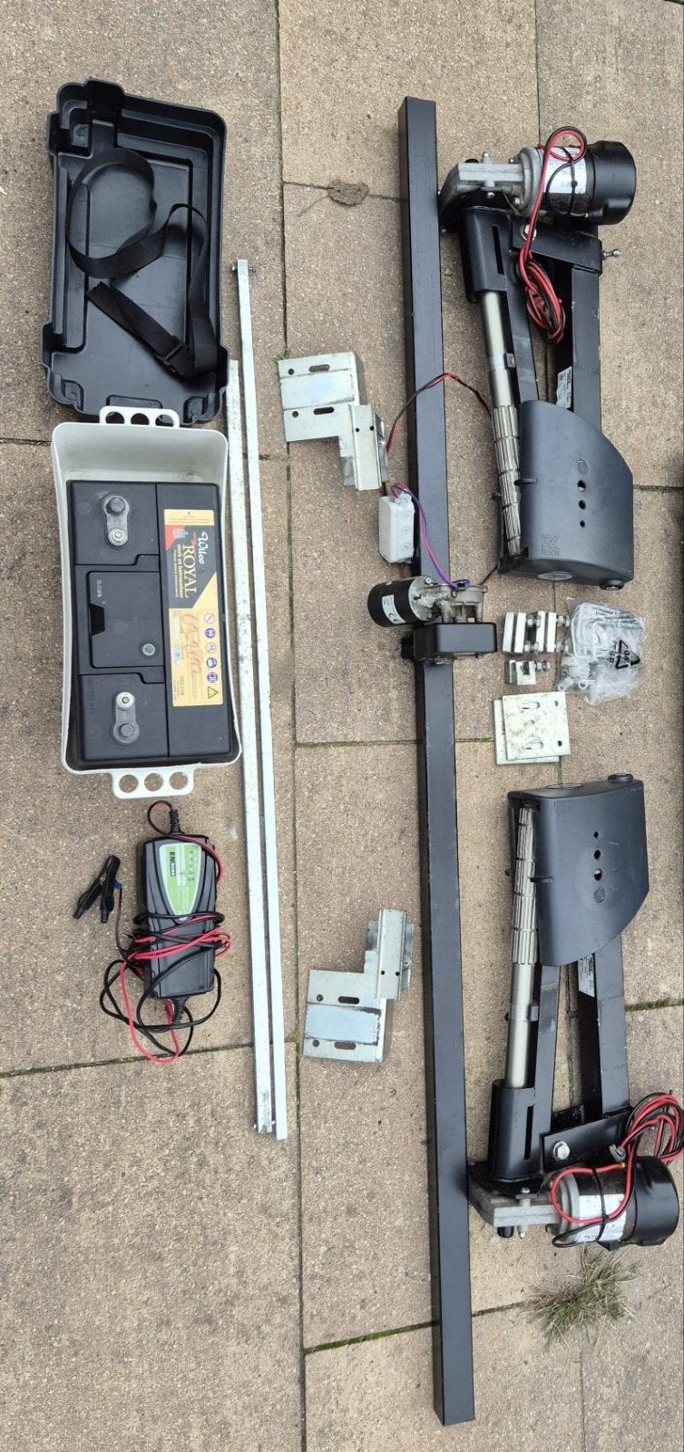Reich Move Control Caravan Mover met Accu en Lader, Ophalen