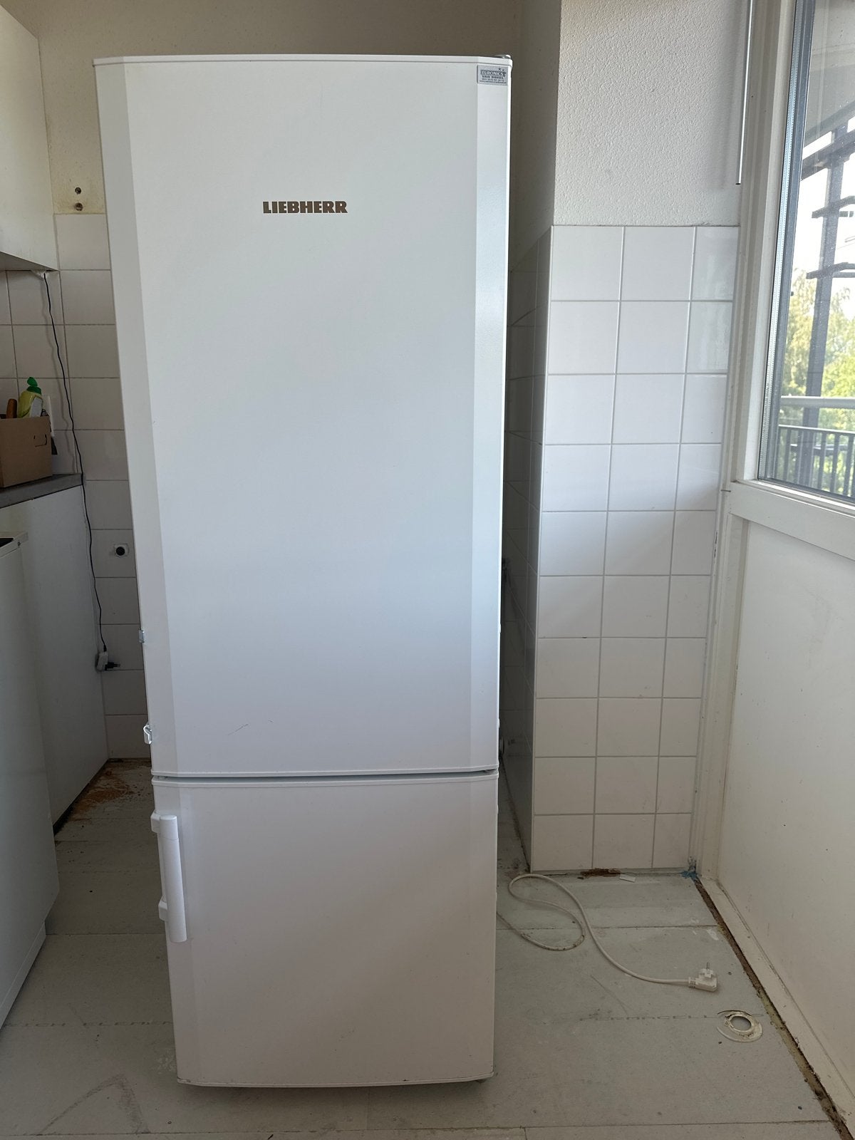 Liebherr koelkast met vriesvak - handgreep defect, Witgoed en Apparatuur, Koelkasten en IJskasten, Ophalen, Gebruikt, 200 liter of meer