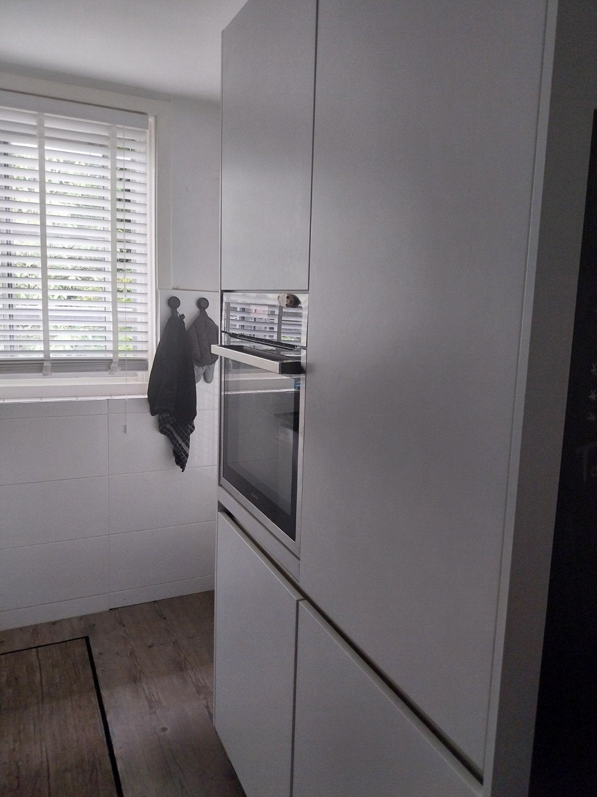 Hoge keukenkast met inbouw oven en koelkast (zonder vriezer)