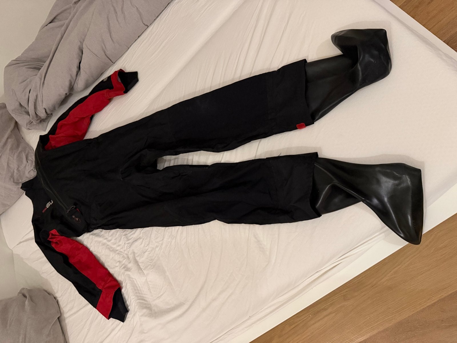 GUL Droogpak - Maat S - Zwart/Rood, Watersport en Boten, Watersportkleding, Ophalen, Gebruikt, Dame of Heer, Drysuit