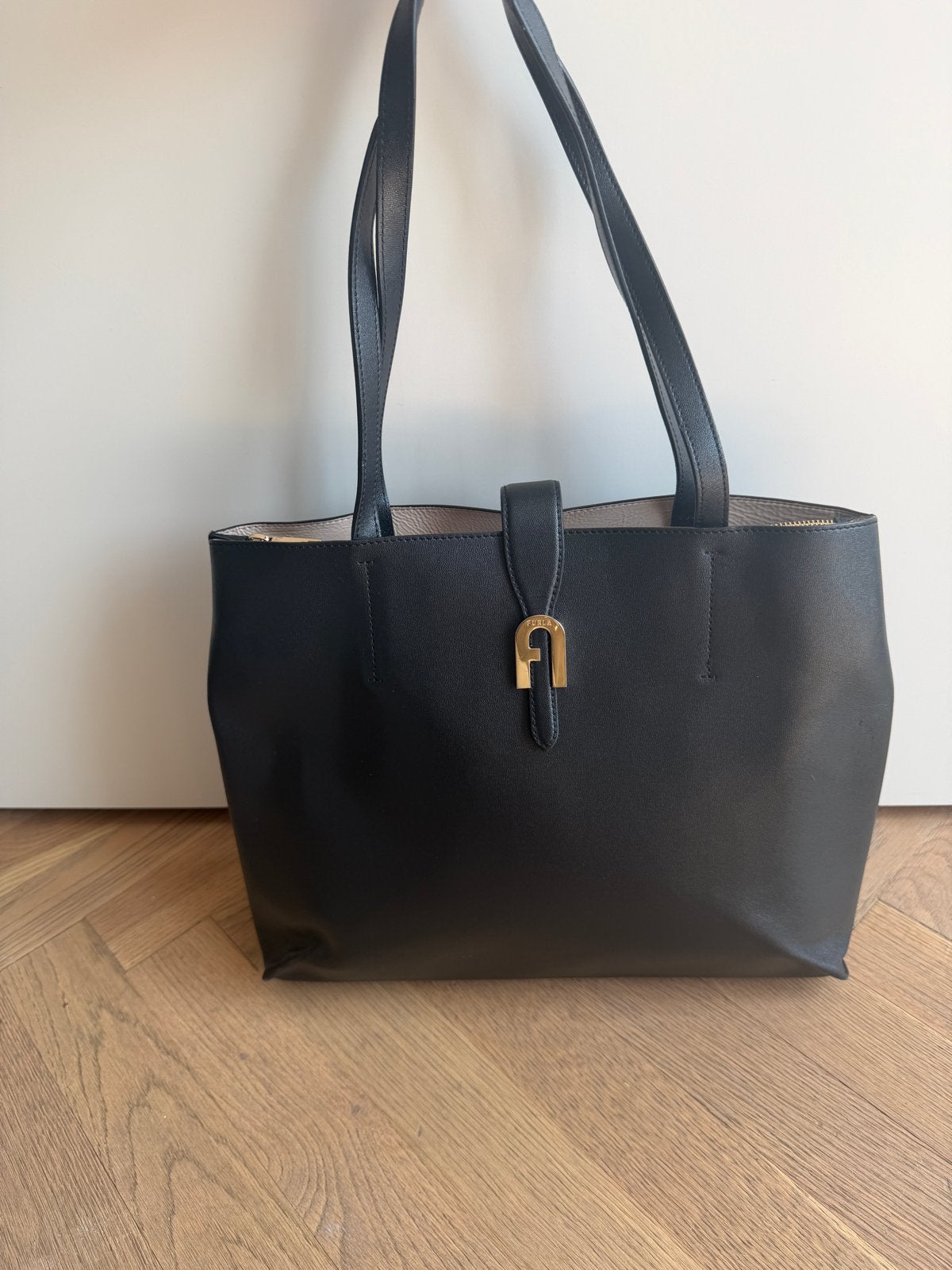 Furla Schoudertas Zwart Leer, Ophalen of Verzenden, Zo goed als nieuw, Zwart, Shopper