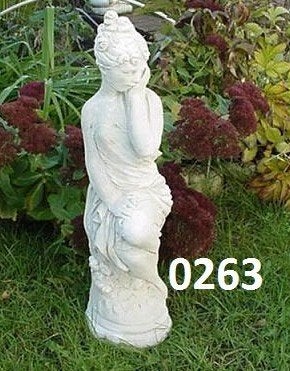 Verlegen vrouw. nr 0263, Tuin en Terras, Ophalen, Nieuw, Beton, Mensenbeeld