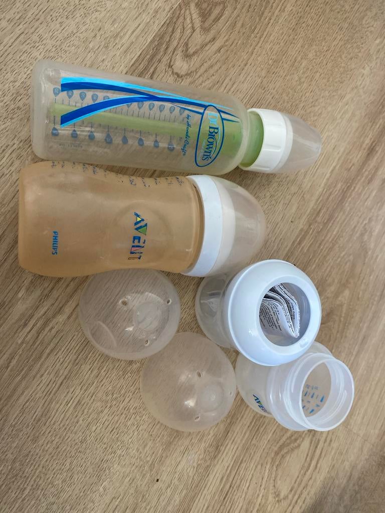 4 babyflessen: Dr. Brown's en Avent, Kinderen en Baby's, Babyvoeding en Toebehoren, Ophalen, Gebruikt, Overige typen