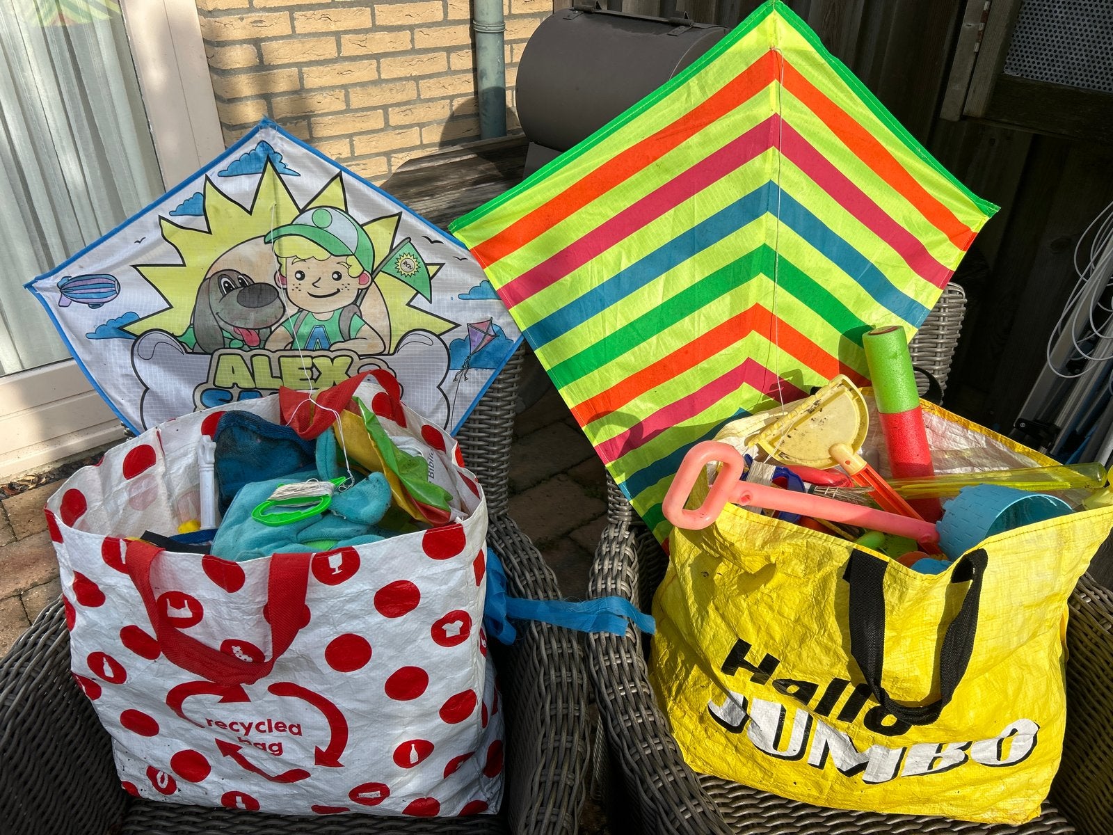 Grote partij strandspeelgoed en vliegers, Ophalen, Gebruikt