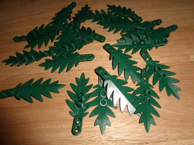 Partij N749=25x Nieuwe donker groene palmboom bladeren