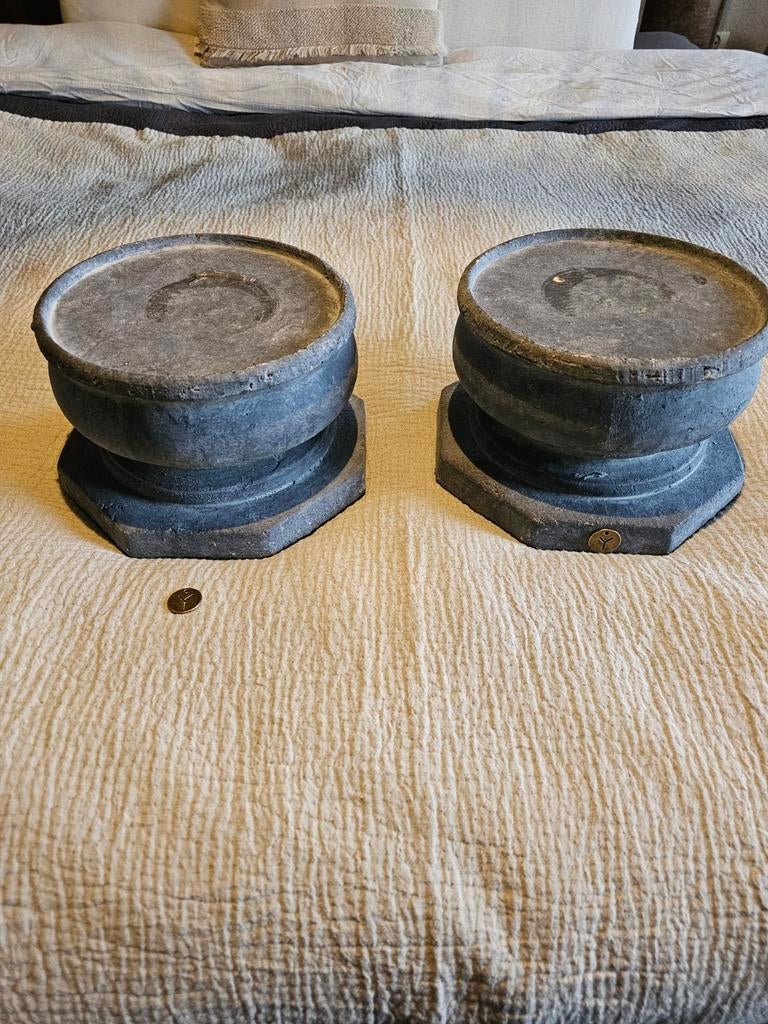 2 aardewerk voeten/kandelaars Brynxz,  sober, stoer, landeli, Huis en Inrichting, Woonaccessoires | Overige, Gebruikt, Grijs, Landelijk