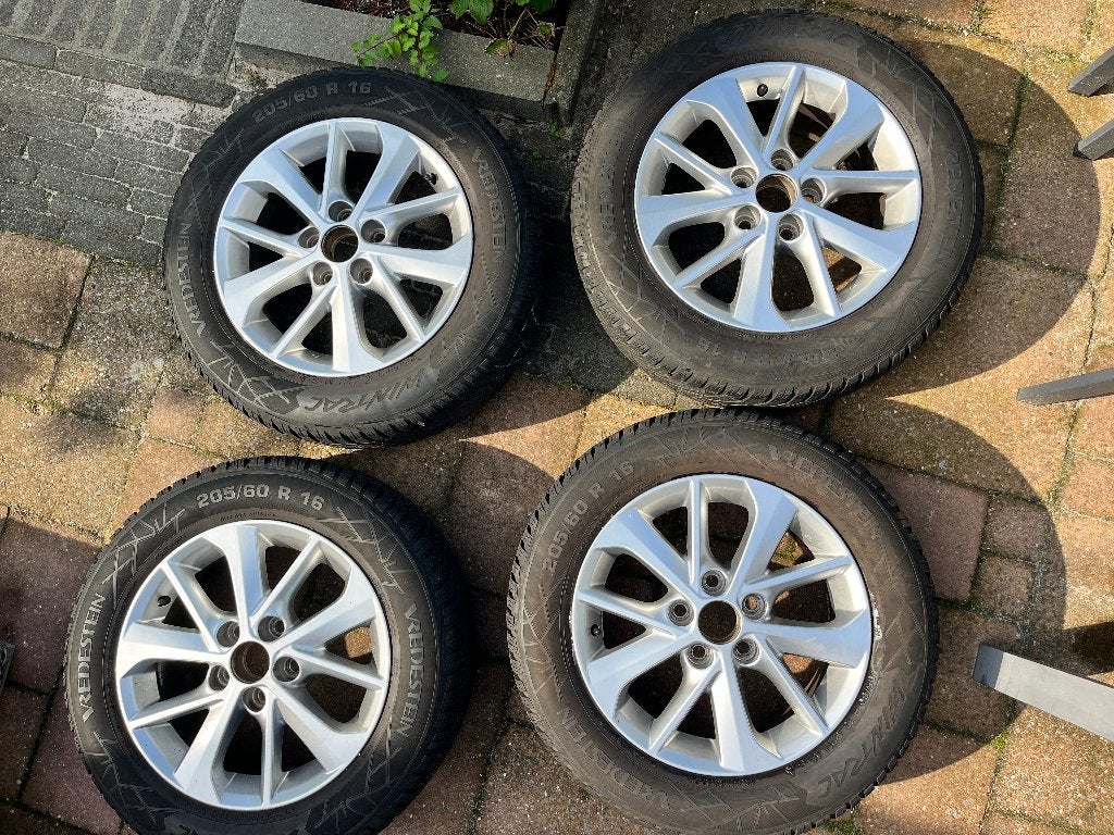 4x Vredestein Wintrac 205/60 R16 (6-8 mm) incl. 16" velgen, Auto-onderdelen, Ophalen, Gebruikt, 16 inch, Banden en Velgen