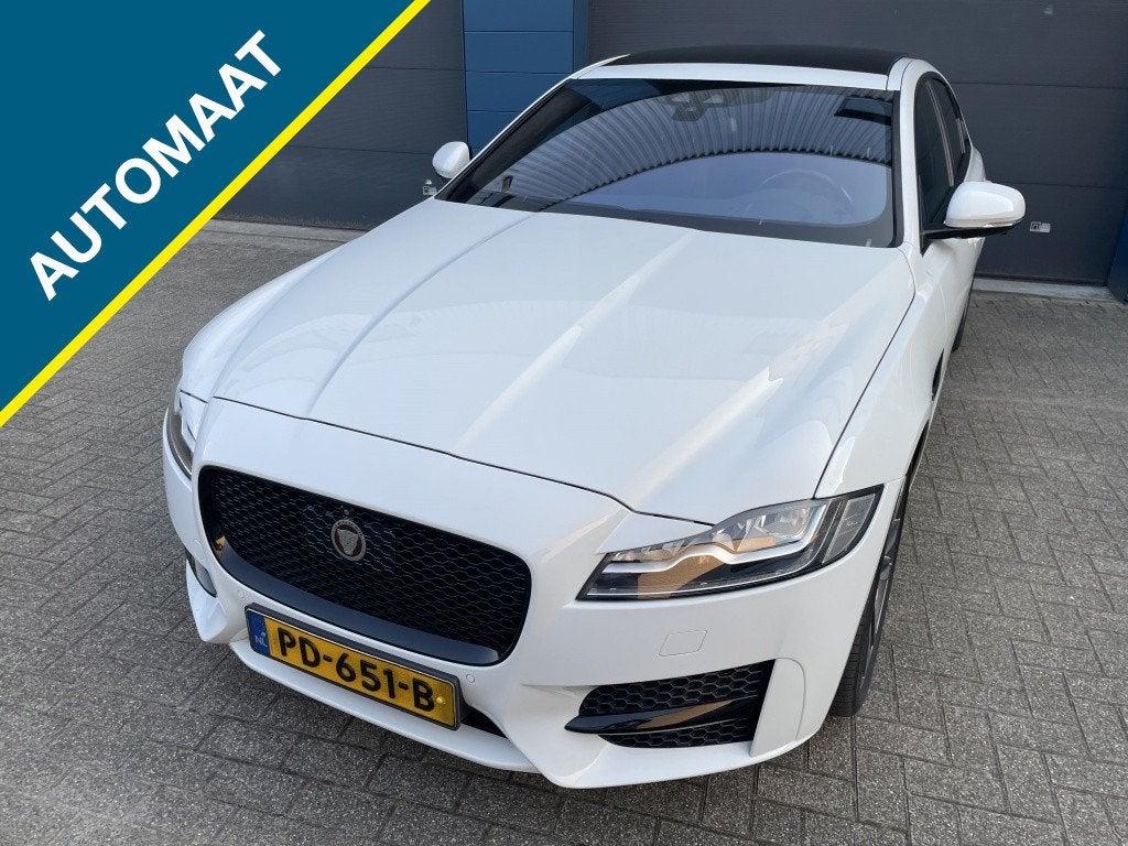 Jaguar XF 2.0D132kw R-Sport 8-AUT AWD PANO Camera DealerOh!, Auto's, Jaguar, Automaat, Gebruikt, Euro 6, 2000 kg