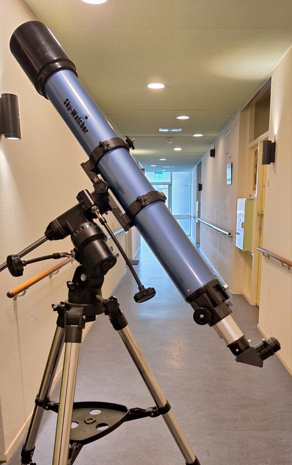 9 cm 🤓 Grote betaalbare refractor telescoop 90/910mm op EQ., Audio, Tv en Foto, Ophalen, Lenzentelescoop (refractor), 80 tot 200 mm