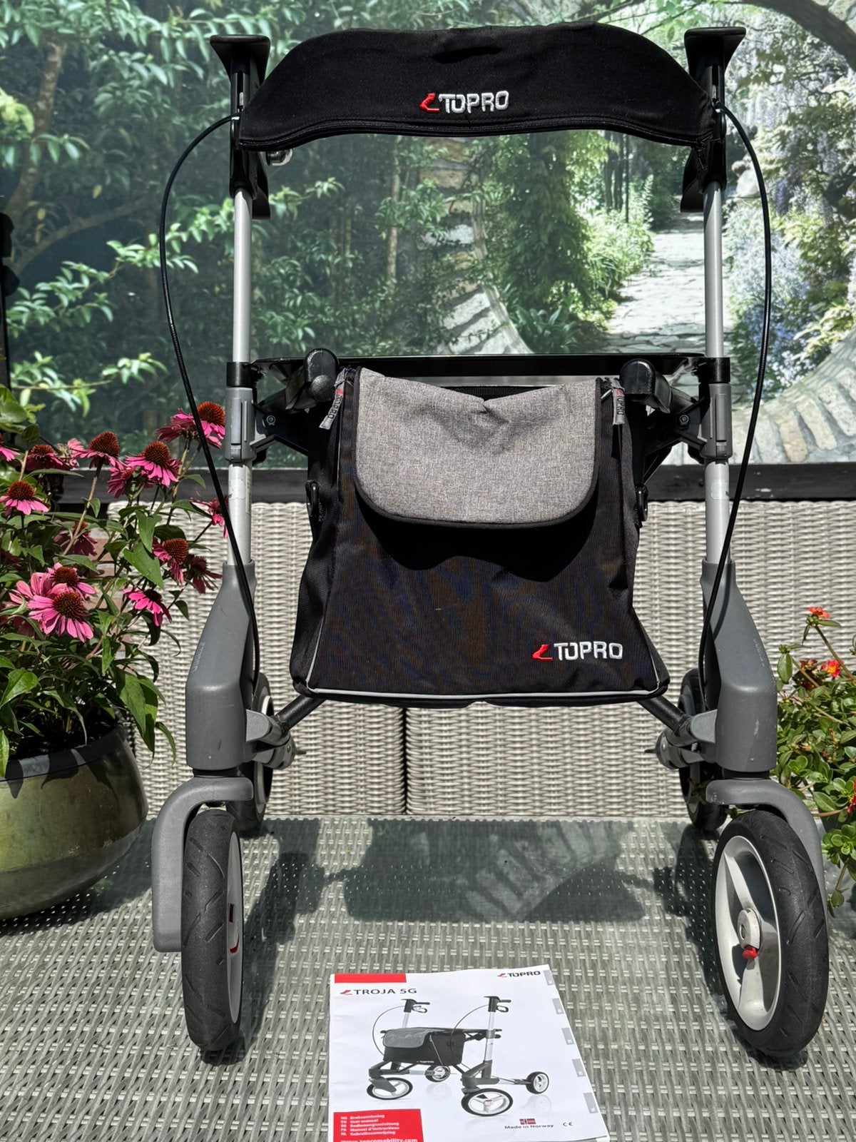 Zeer lichtgewicht topro troja 5G rollator met dienblad, Ophalen of Verzenden, Lichtgewicht, Zo goed als nieuw