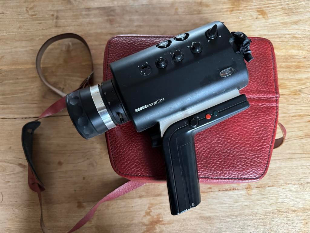 Vintage Revue Cockpit S18 R Super 8 filmcamera met tas, Audio, Tv en Foto, Videocamera's Analoog, Ophalen of Verzenden, 8mm, Camera