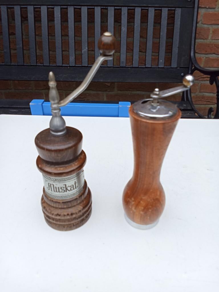 Vintage houten molenset: nootmuskaat en peper, Antiek en Kunst, Ophalen of Verzenden